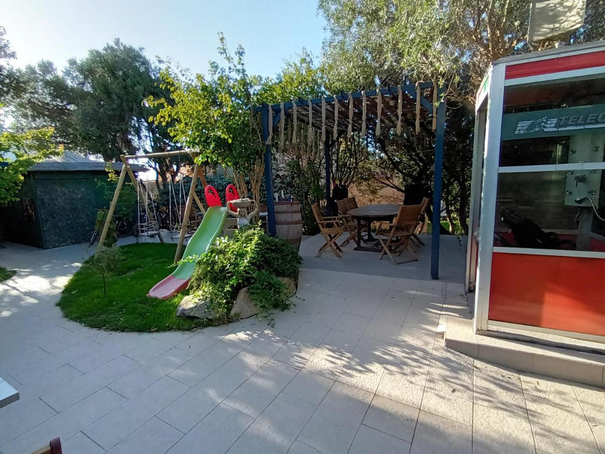 Portopollo Surfhouse Barrabisa Kültér fotó